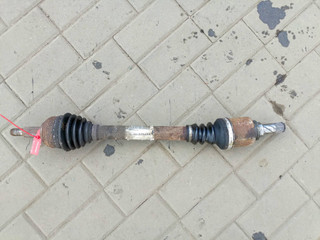 полуось передняя левая (приводной вал, ШРУС) Renault Scenic 2 поколение (2003 - 2006), 1.6 л., бензин, 8200575489