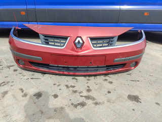 бампер передний Renault Laguna 2 поколение [рестайлинг] (2005 - 2007)