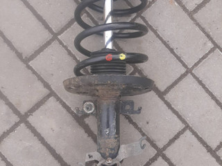 амортизатор передний правый Renault Megane 3 поколение (2008 - 2014), 1.9 л., дизель