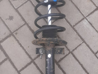 амортизатор передний правый Renault Megane 2 поколение (2002 - 2006), 1.6 л., бензин
