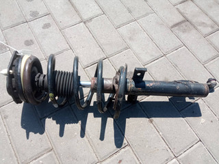 стойка передняя правая Renault Scenic 2 поколение (2003 - 2006)