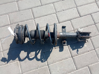 стойка передняя правая Renault Clio 3 поколение (2005 - 2009), 8200556694
