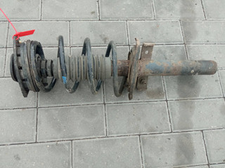 стойка передняя правая Renault Scenic 2 поколение (2003 - 2006), 8200222463