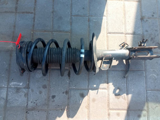 стойка передняя правая Nissan Qashqai 1 поколение (2006 - 2010)