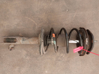 стойка передняя правая Toyota Corolla 9 поколение (E120/E130) (2000 - 2004), 1.3 л., бензин