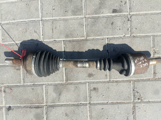 полуось передняя левая (приводной вал, ШРУС) Renault Laguna 2 поколение (2001 - 2005), 2.2 л., дизель, 8200022321