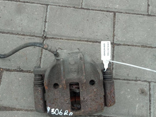 суппорт передний правый Peugeot 306 1 поколение [рестайлинг] (1997 - 2002)