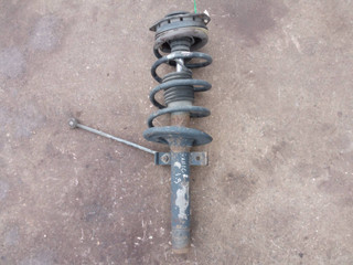 стойка передняя правая Renault Scenic 2 поколение (2003 - 2006)