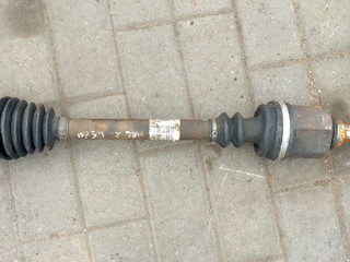 полуось передняя левая (приводной вал, ШРУС) Renault Scenic 2 поколение (2003 - 2006), 1.5 л., дизель, 8200330413