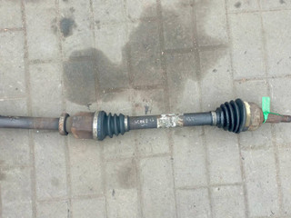 полуось передняя правая (приводной вал, ШРУС) Renault Scenic 2 поколение (2003 - 2006), 1.6 л., бензин