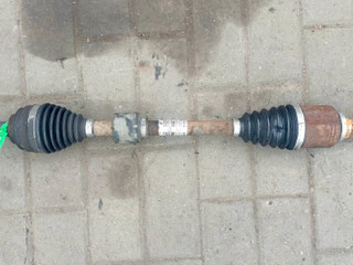 полуось передняя левая (приводной вал, ШРУС) Renault Clio 4 поколение (2012 - 2016), 1.5 л., дизель, 391010115R