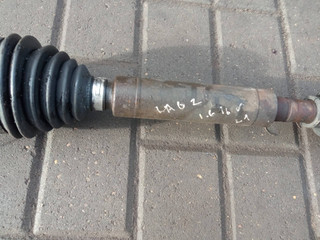полуось передняя правая (приводной вал, ШРУС) Renault Laguna 2 поколение (2001 - 2005), 1.6 л.
