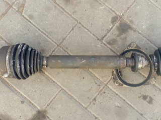 полуось передняя левая (приводной вал, ШРУС) Renault Laguna 2 поколение (2001 - 2005), 1.8 л., бензин