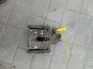 суппорт задний левый Renault Scenic 2 поколение (2003 - 2006)