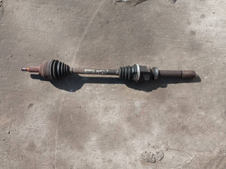 полуось передняя правая (приводной вал, ШРУС) Renault Scenic 2 поколение (2003 - 2006), 1.6 л., бензин, 8200276404