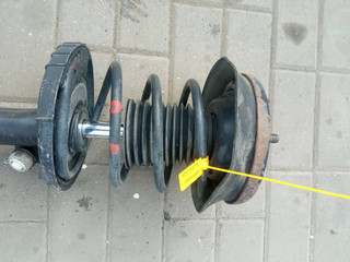 стойка передняя правая Mercedes-Benz C-Класс W203/S203/CL203 (2000 - 2004), 2.2 л., дизель, A2033201630