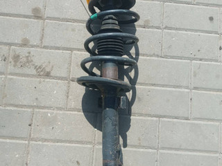 стойка передняя правая Renault Scenic 2 поколение (2003 - 2006)