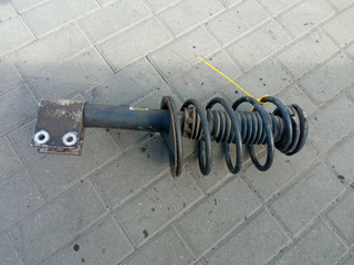 стойка передняя левая Peugeot 307 1 поколение (2001 - 2005), 1.9 л., дизель