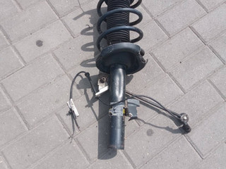 стойка передняя правая Ford C-Max 1 поколение (2003 - 2007)