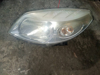 фара левая Renault Sandero 1 поколение (2009 - 2014), 8200733878