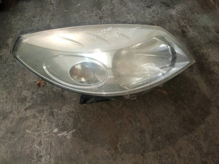 фара правая Renault Sandero 1 поколение (2009 - 2014), 8200733877