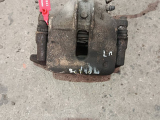 суппорт передний левый Renault Scenic 1 поколение (1996 - 1999), 1.9 л., дизель