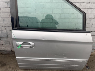 дверь передняя правая Chrysler Voyager 3 поколение (1995 - 2001)