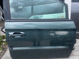дверь передняя правая Chrysler Voyager 4 поколение (2001 - 2004)