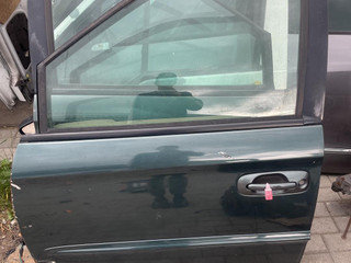 дверь передняя левая Chrysler Voyager 4 поколение (2001 - 2004)