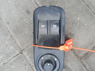 блок управления стеклоподъемниками Renault Master 2 поколение (1998 - 2003), 8200206602