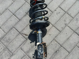 стойка передняя правая Renault Megane 3 поколение (2008 - 2014), 1.9 л., дизель