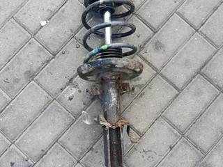 стойка передняя левая Renault Megane 3 поколение (2008 - 2014), 1.5 л., дизель