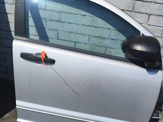 дверь передняя правая Dodge Caliber 1 поколение (2006 - 2012)