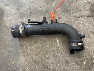 патрубок интеркулера Toyota Avensis 2 поколение (T250) (2003 - 2006), 2.2 л., дизель, 173620R011