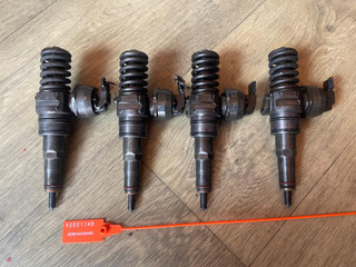 форсунка Volkswagen Golf 5 поколение (2003 - 2009), 038130073AG