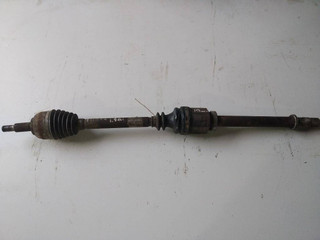 полуось передняя правая (приводной вал, ШРУС) Renault Scenic 2 поколение 2006, 1.9 л., дизель, 8200198015