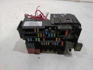 блок предохранителей Renault Laguna 3 поколение 2010, 8200393836R