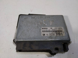 блок управления двигателем Opel Omega B 1998, 90492382