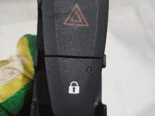 кнопка аварийной сигнализации Renault Scenic 3 поколение 2012, E3160101
