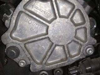 насос вакуумный Peugeot 2008 1 поколение 2015, 1.6 л., дизель, МКПП, 9804021880