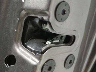 замок двери задней правой Renault Laguna 3 поколение 2008, хетчбэк 5 дв.