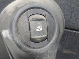 кнопка стеклоподъемника двери Renault Clio 3 поколение 2007, хетчбэк 5 дв.