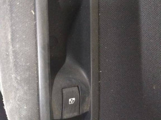 кнопка стеклоподъемника двери Renault Megane 2 поколение [рестайлинг] 2008, хетчбэк 5 дв.