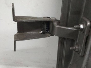 петля крышки багажника Renault Kangoo 2 поколение 2010, 117113602E