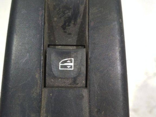 кнопка стеклоподъемника двери Renault Megane 3 поколение 2012, E30176