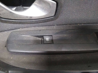 кнопка стеклоподъемника двери Renault Scenic 3 поколение 2009