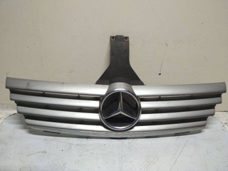 решетка радиатора Mercedes-Benz C-Класс W203/S203/CL203 [рестайлинг] 2005, A2038801083
