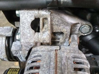 кронштейн генератора Volkswagen Polo 4 поколение 2002, 1.4 л., дизель