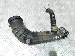 патрубок воздушного фильтра Toyota Yaris 1 поколение XP10 [рестайлинг] 2004, 1.4 л., дизель, МКПП, 17880-ON010APF