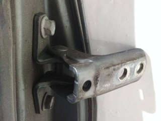 петля двери Peugeot 4007 1 поколение 2007